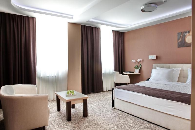 Garni Hotel Aveny Čačak エクステリア 写真