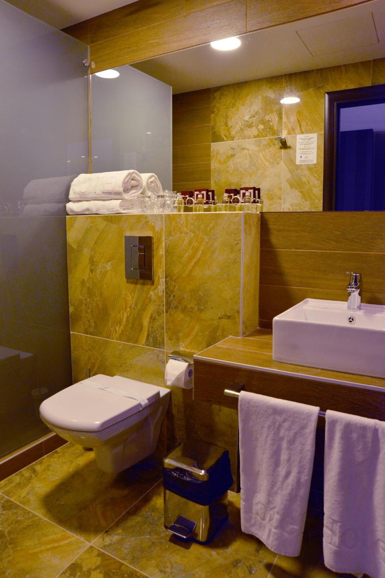 Garni Hotel Aveny Čačak エクステリア 写真