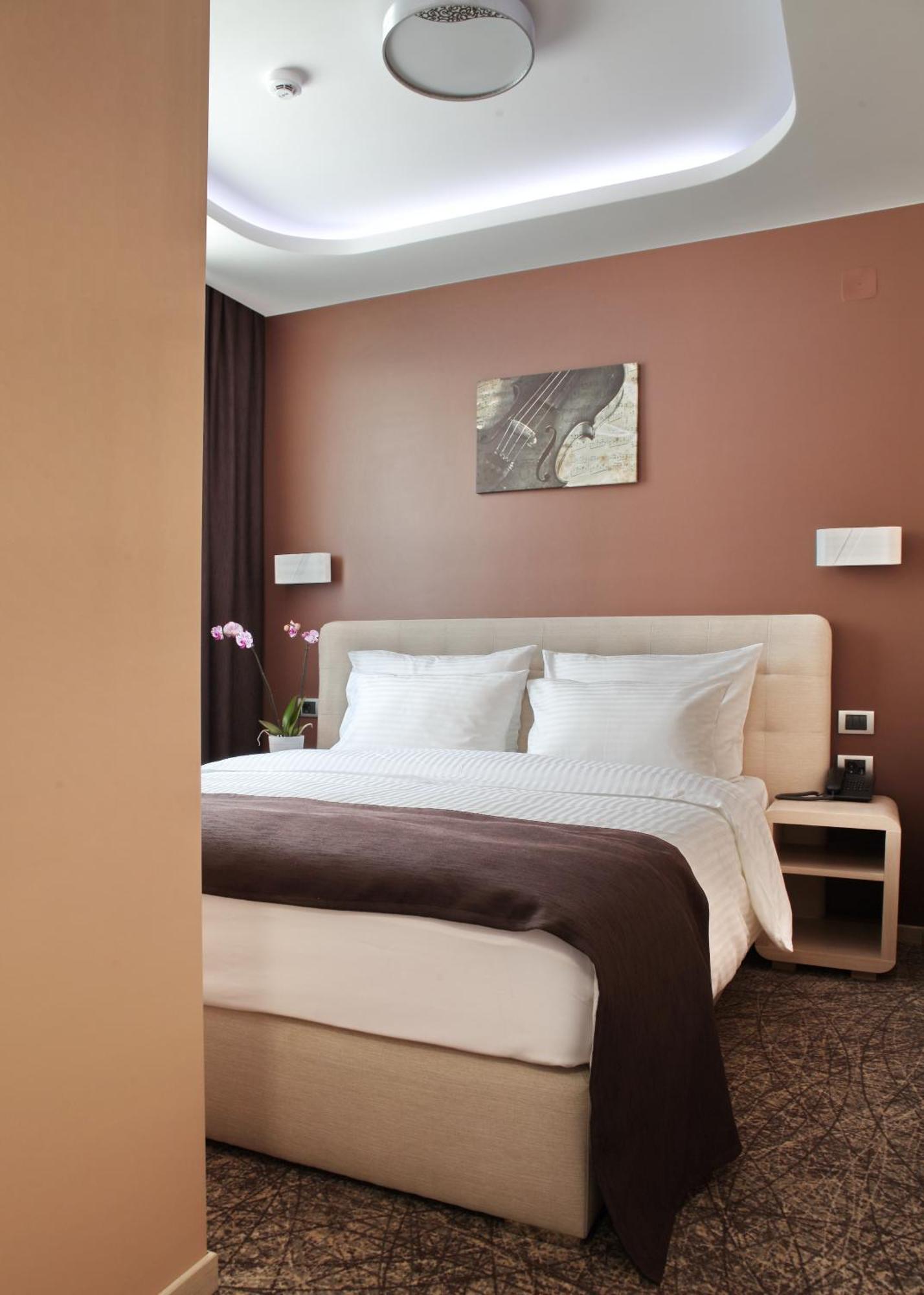 Garni Hotel Aveny Čačak エクステリア 写真