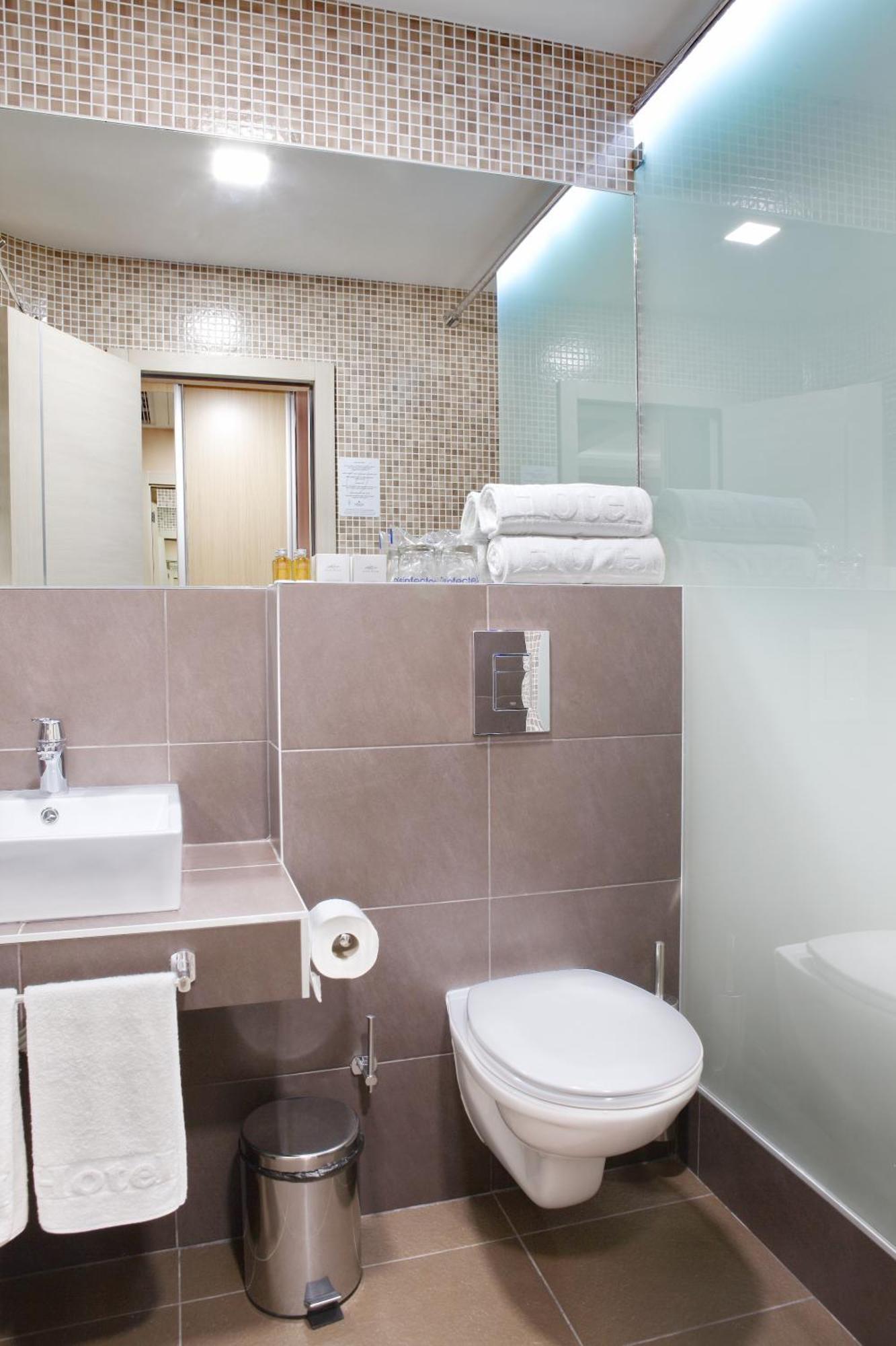 Garni Hotel Aveny Čačak エクステリア 写真
