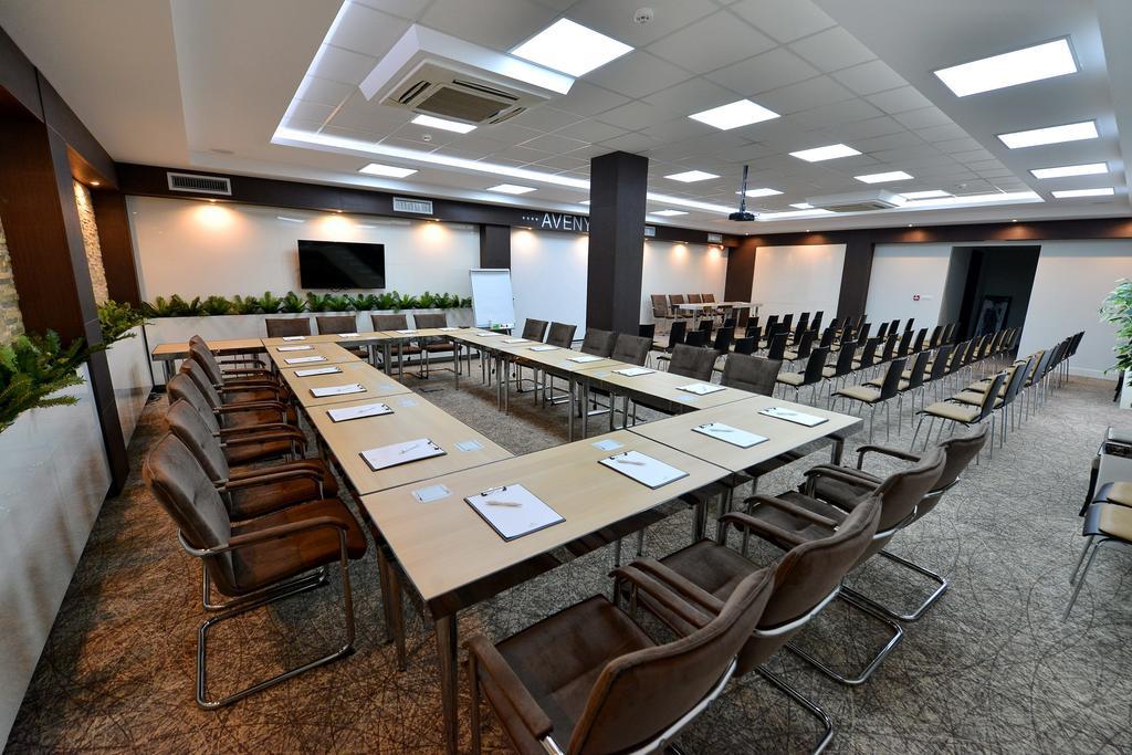 Garni Hotel Aveny Čačak エクステリア 写真