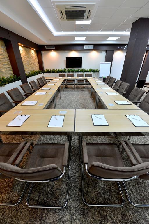Garni Hotel Aveny Čačak エクステリア 写真