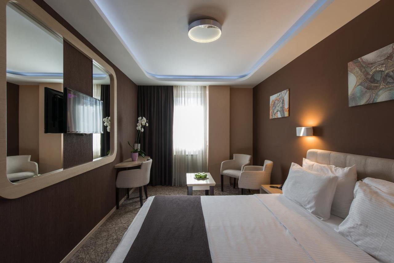 Garni Hotel Aveny Čačak エクステリア 写真