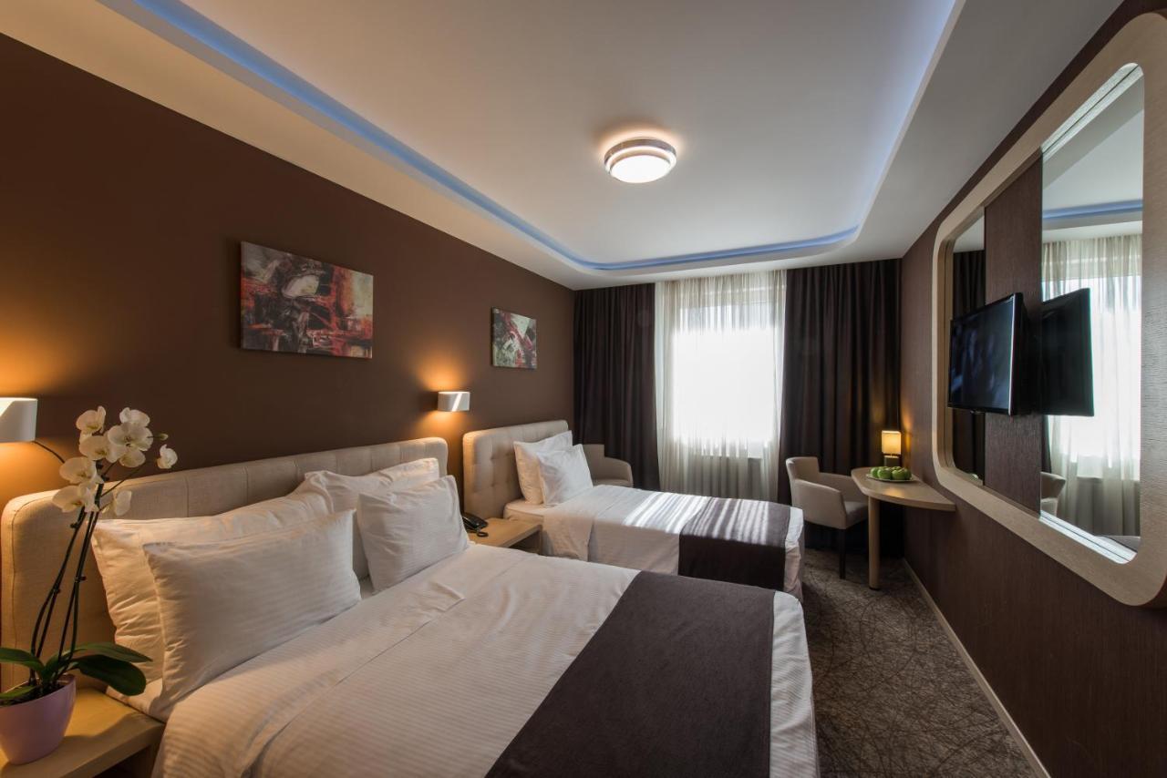 Garni Hotel Aveny Čačak エクステリア 写真