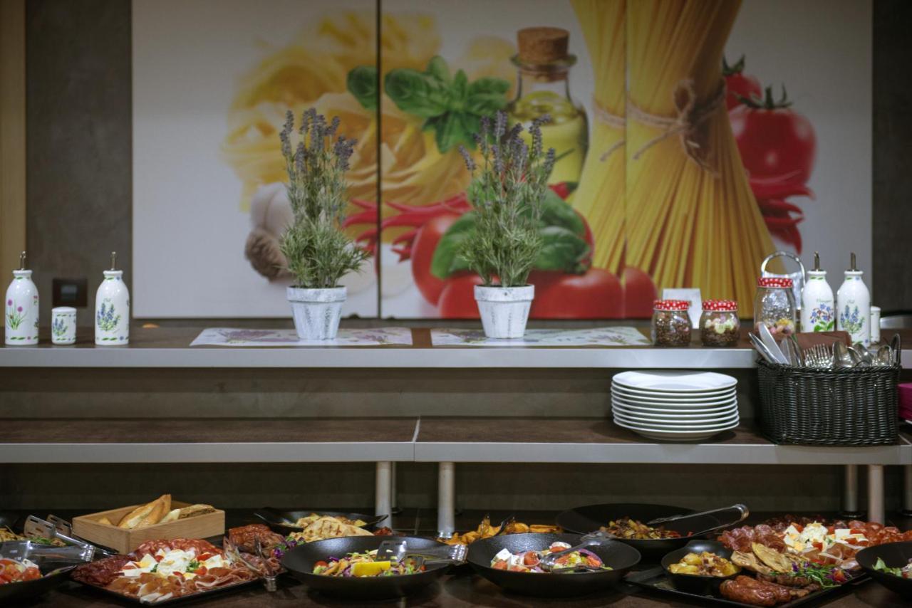 Garni Hotel Aveny Čačak エクステリア 写真