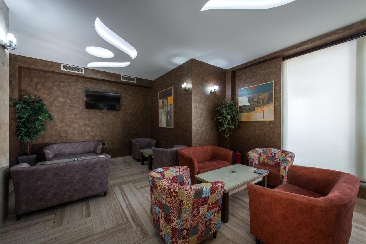 Garni Hotel Aveny Čačak エクステリア 写真